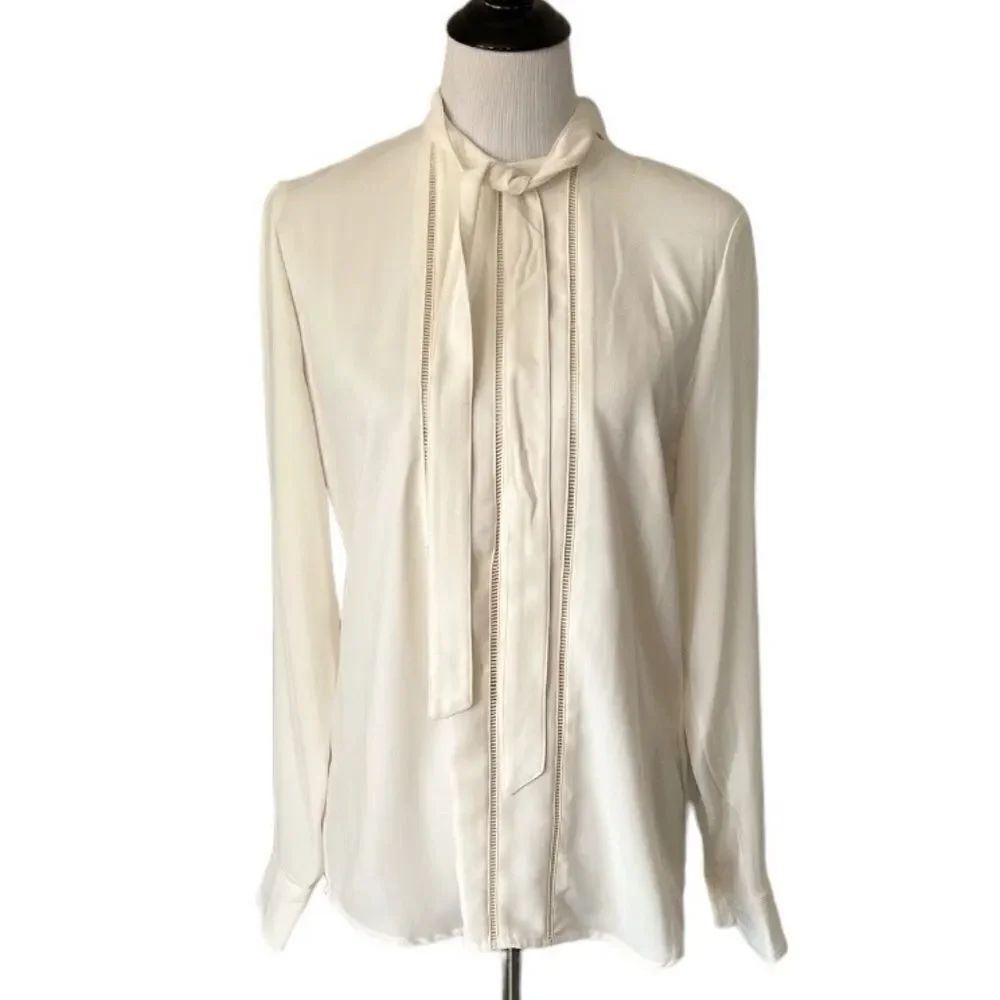 🆕 Lauren Ralph Lauren Winter Cream Blouse size 8 ⭐️ - Picture 2 of 7